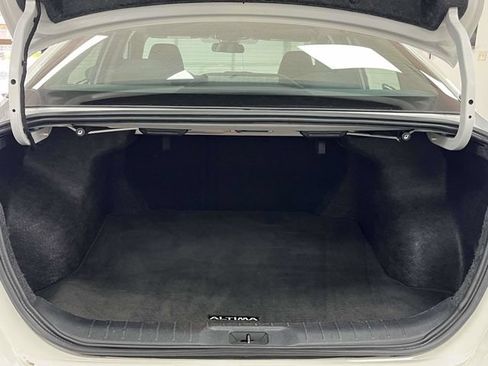 Used 2025 Nissan Altima 2.5 SV FWD image 21