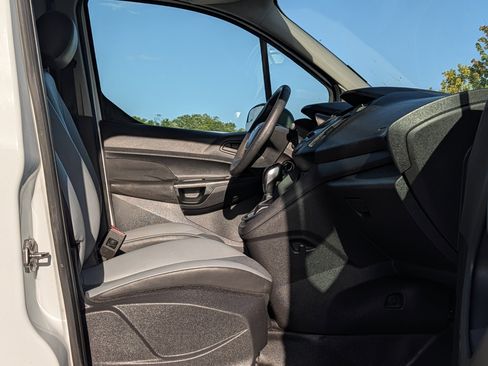 Used 2017 Ford Transit Connect XL image 16