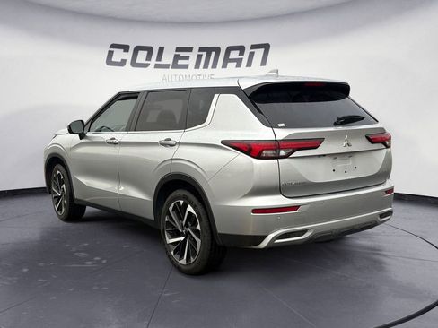 Used 2024 Mitsubishi Outlander SE image 3