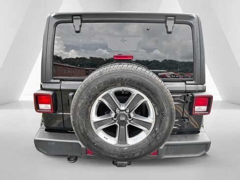 Used 2021 Jeep Wrangler Unlimited Sahara AWD/4WD image 6