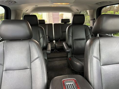 Used 2014 Cadillac Escalade Luxury RWD image 18