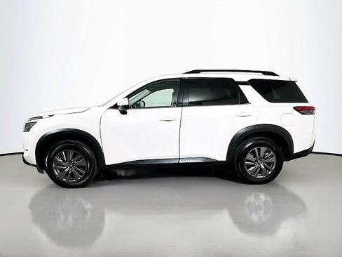 Used 2025 Nissan Pathfinder SV FWD image 4
