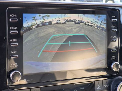 Used 2020 Toyota Highlander XLE image 14