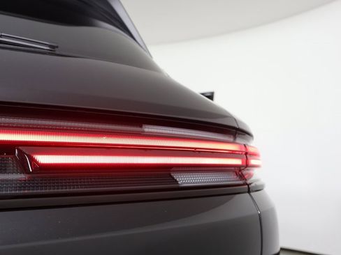 Used 2025 Porsche Cayenne image 12