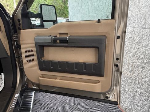 Used 2012 Ford F250 Lariat w/ Chrome Pkg RWD image 31