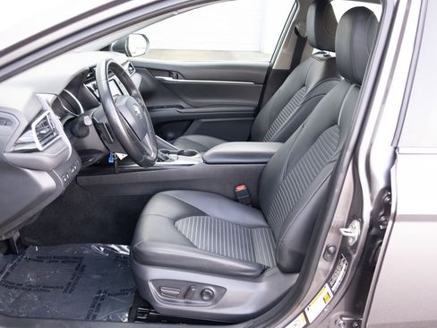 Used 2018 Toyota Camry SE image 10