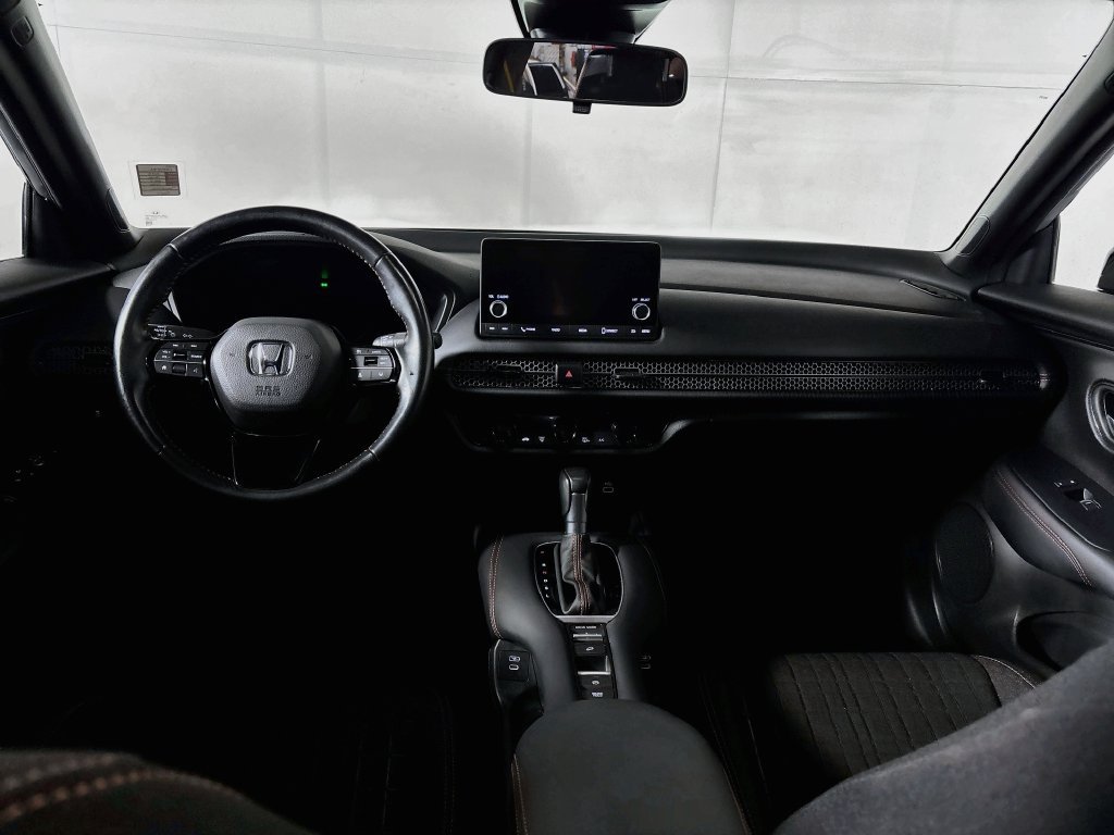 Used 2025 Honda HR-V Sport image 12
