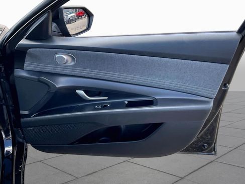 Used 2025 Hyundai Elantra Limited FWD image 22