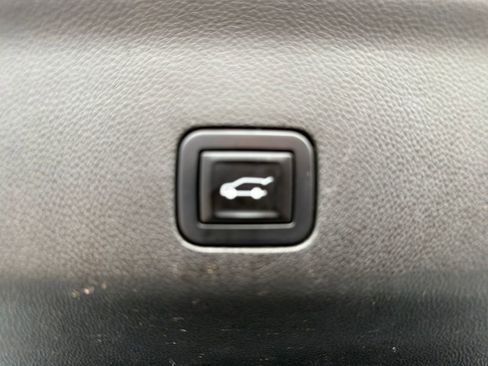 Used 2023 Chevrolet Suburban LT w/ Luxury Package image 42