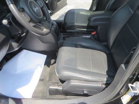 Used 2016 Jeep Patriot High Altitude AWD/4WD image 12