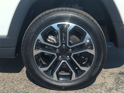 Certified 2024 Jeep Compass Limited image 10