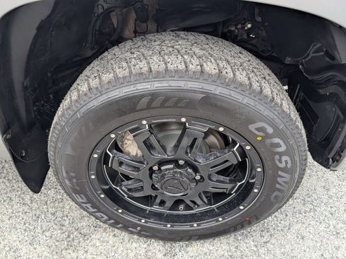 Used 2016 Toyota Tundra SR5 w/ SR5 Upgrade Package image 4