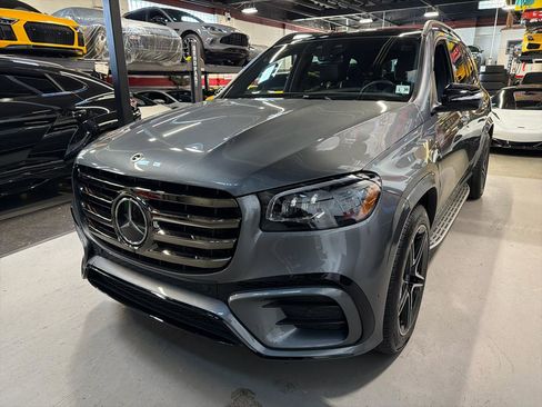 Used 2025 Mercedes-Benz GLS 450 4MATIC image 11
