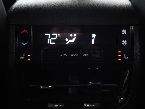 Used 2024 Jeep Grand Cherokee L Overland image 24