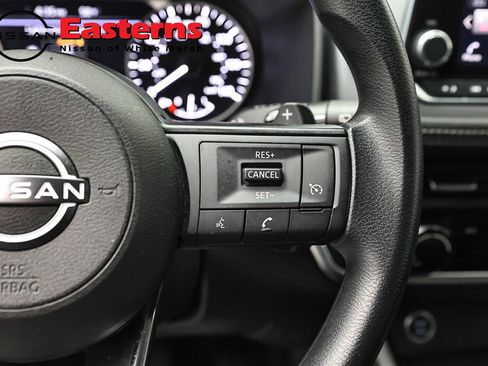 Used 2023 Nissan Rogue S AWD/4WD image 16
