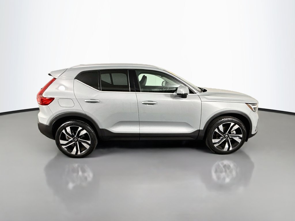 Used 2025 Volvo XC40 B5 Plus w/ Climate Package AWD/4WD image 8