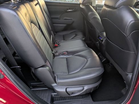 Certified 2022 Toyota Highlander XLE image 20
