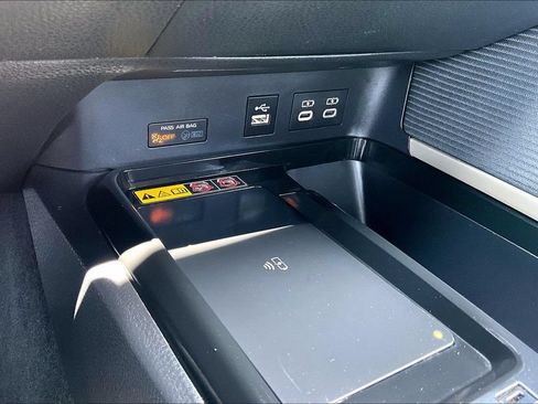 Used 2025 Toyota Camry SE FWD image 32
