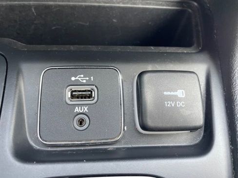 Used 2019 Jeep Cherokee Latitude Plus w/ Comfort/Convenience Group image 23