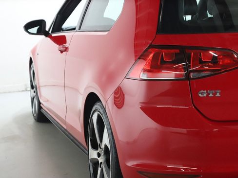 Used 2015 Volkswagen GTI SE image 37