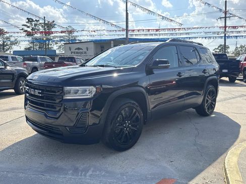 Used 2023 GMC Acadia SLE w/ Driver Convenience Package image 3