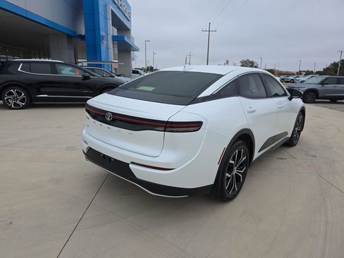 Used 2023 Toyota Crown XLE image 17