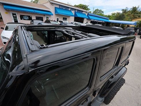 Used 2020 Jeep Wrangler Unlimited Sahara AWD/4WD image 17