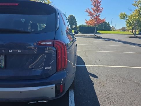 Used 2023 Kia Telluride S image 11