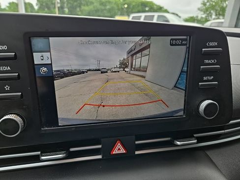 Used 2025 Hyundai Elantra SE FWD image 48