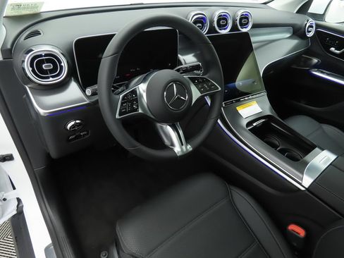 Used 2026 Mercedes-Benz GLC 300 image 9