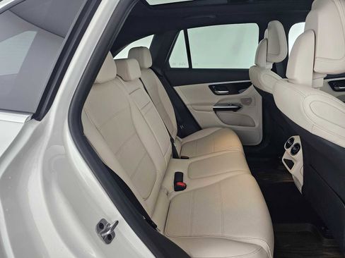 Used 2026 Mercedes-Benz GLC 300 image 12