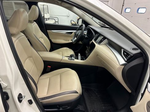 Used 2019 INFINITI QX50 Essential w/ Proactive Package image 32