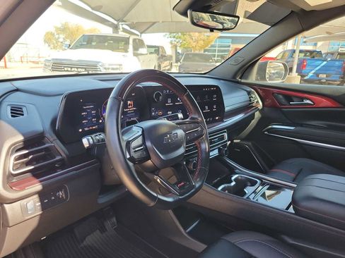 Used 2024 Chevrolet Traverse RS image 2