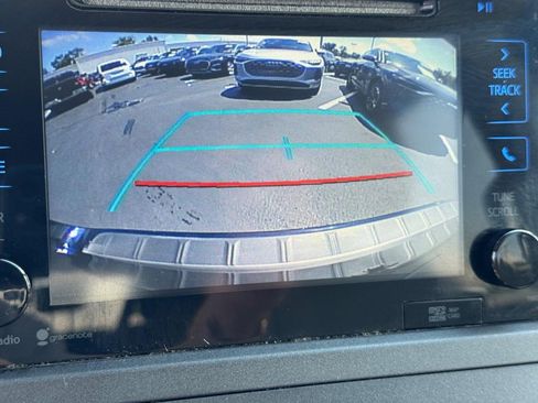 Used 2015 Toyota Sienna XLE w/ XLE Navigation Package FWD image 21