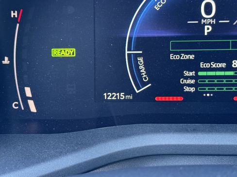 Used 2025 Toyota Camry SE w/ Convenience Package image 20