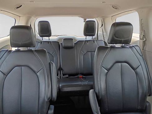 Used 2024 Chrysler Pacifica Touring-L FWD image 35