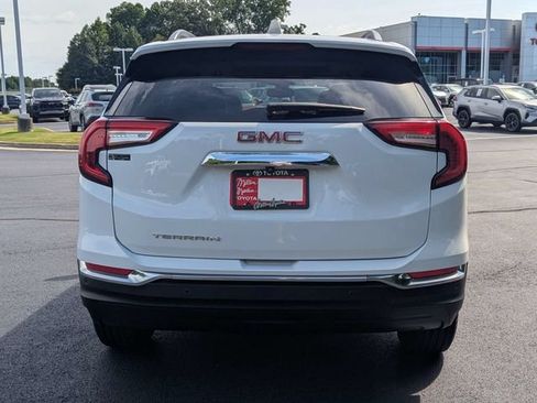 Used 2024 GMC Terrain SLT w/ Infotainment Package II FWD image 10