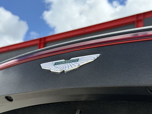 Used 2019 Aston Martin V8 Vantage Coupe image 12