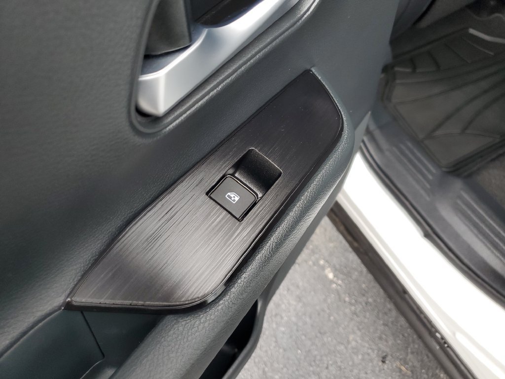 Used 2025 Nissan Kicks SV FWD image 16