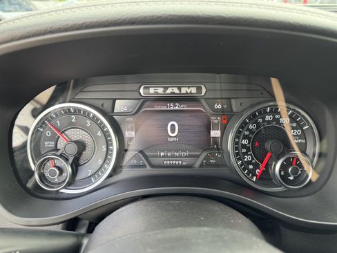 Used 2024 RAM 1500 Laramie AWD/4WD image 15