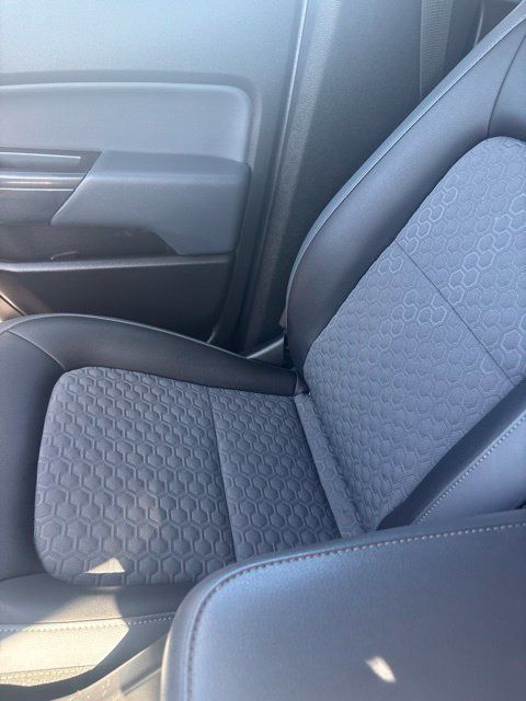 Used 2018 Chevrolet Colorado Z71 AWD/4WD image 13