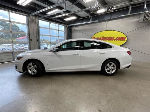 Used 2023 Chevrolet Malibu LS FWD image 2