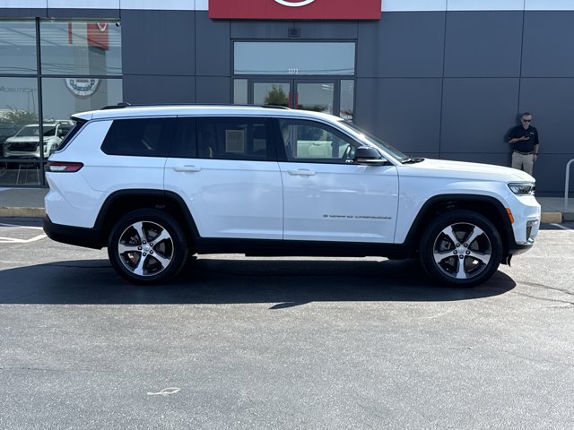 Used 2023 Jeep Grand Cherokee L Limited AWD/4WD image 2