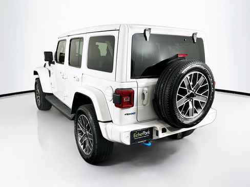 Used 2023 Jeep Wrangler Unlimited Sahara AWD/4WD image 5