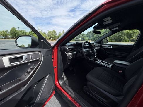 Used 2020 Ford Explorer XLT w/ Comfort Package AWD/4WD image 12