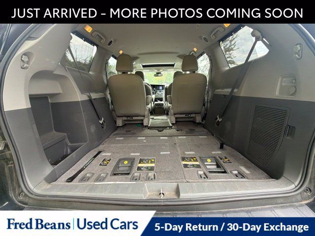 Used 2018 Toyota Sienna XLE w/ XLE Navigation Package AWD/4WD image 14