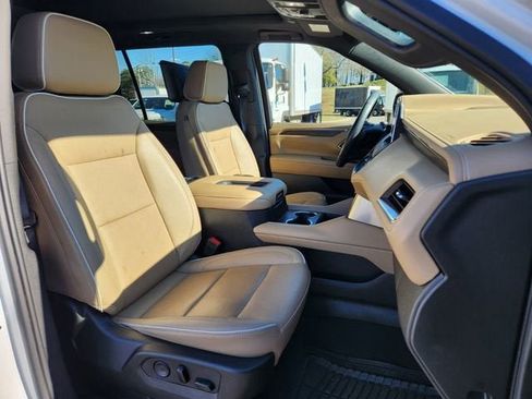 Used 2023 Chevrolet Suburban Premier w/ Advanced Technology Package image 22