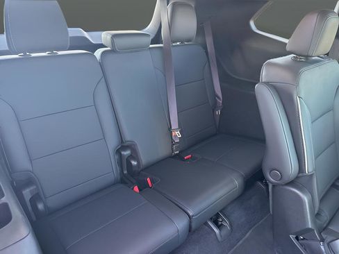 Used 2025 Buick Enclave Preferred image 13