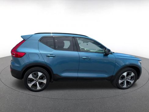 Used 2024 Volvo XC40 B5 Core AWD/4WD image 16
