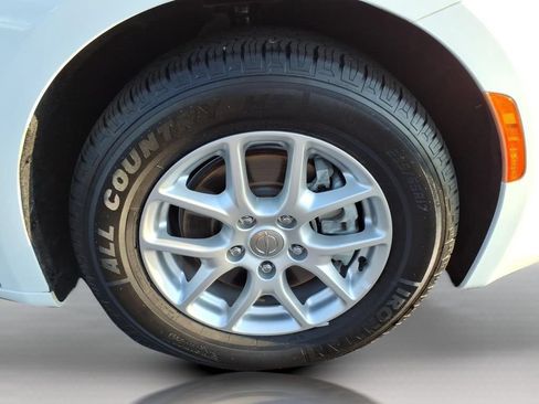Used 2020 Chrysler Voyager LX w/ Cold Weather Group FWD image 9